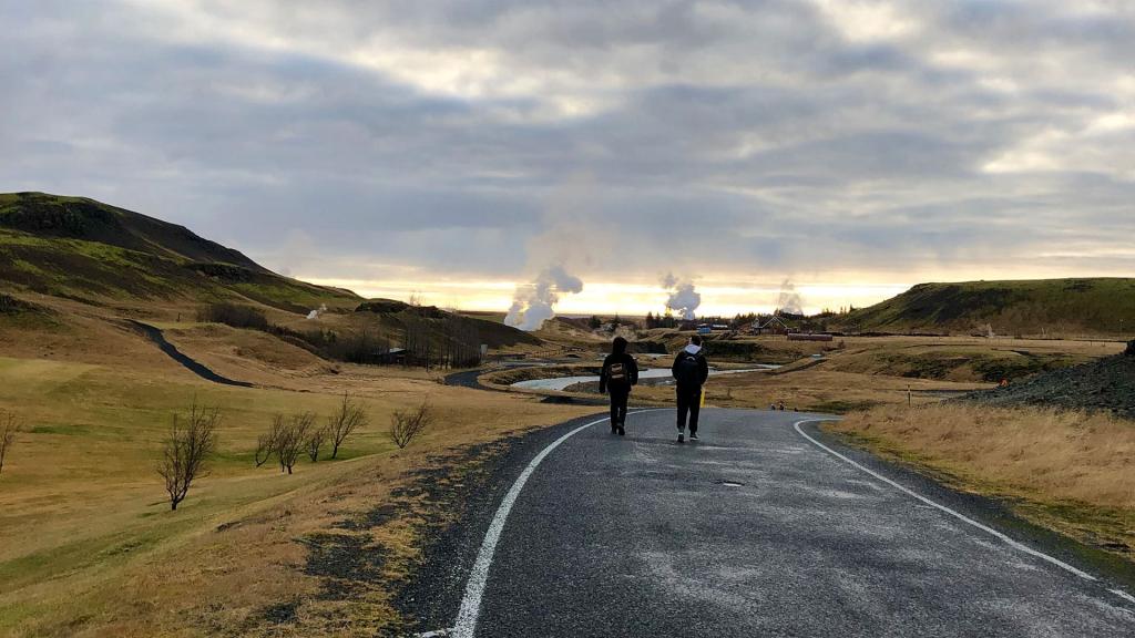 Nadaljevanje izobraževanja ali iskanje prve zaposlitve v mednarodnem okolju predstavlja poseben izziv. Projekt YES Europe II predstavlja poti, kako se s tem izzivom spopasti.